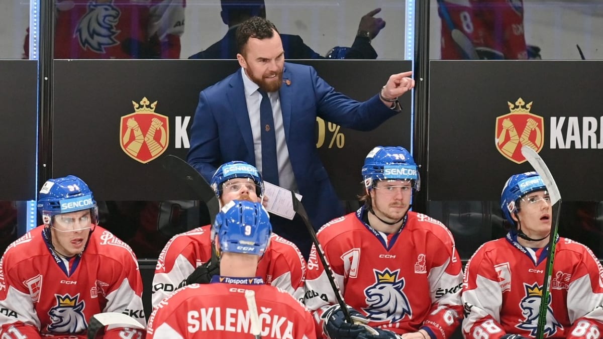 Trenér hokejové reprezentace Filip Pešán do předběžné nominace pro olympiádu už nesáhl.