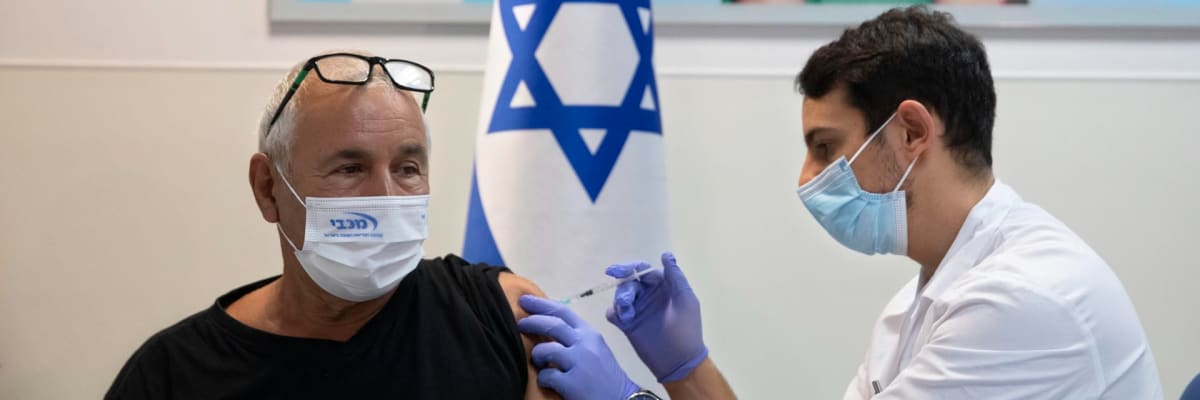 Mnohonásobně zvyšuje ochranu. Izraelci si pochvalují čtvrtou dávku vakcíny proti covidu