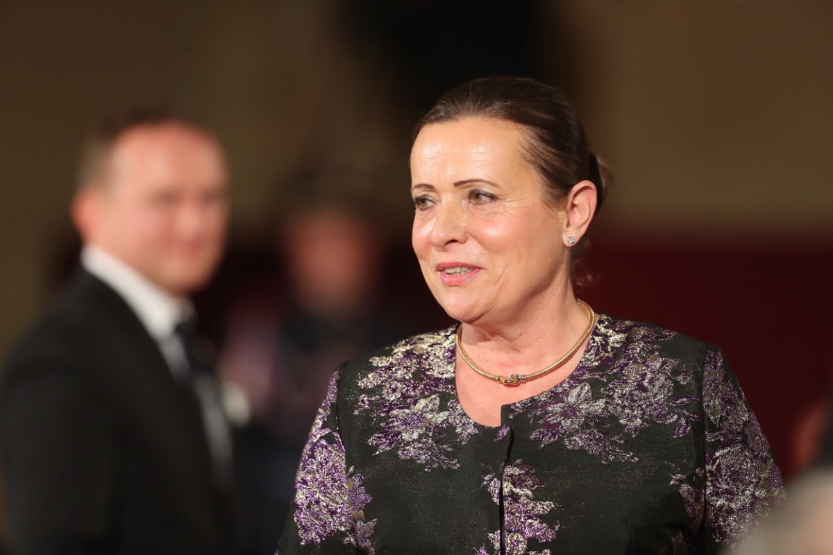 Kandidaturu už ohlásila Alena Vitásková, někdejší šéfka Energetického regulačního úřadu (ERÚ).