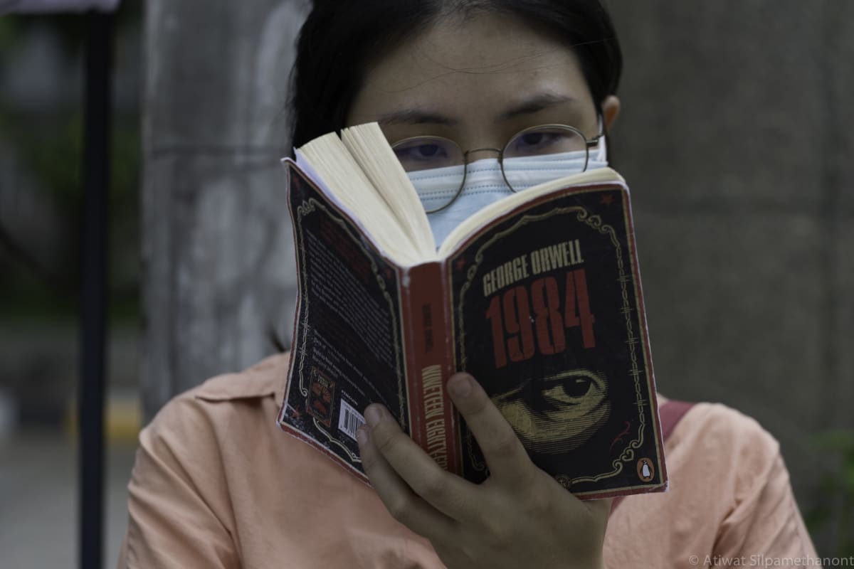Orwellův román 1984 je podle britské univerzity urážlivý.