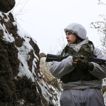 Ukrajinský voják v zákopě