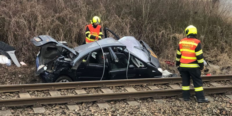 Nehoda auta s vlakem u Chlumčan na Plzeňsku.