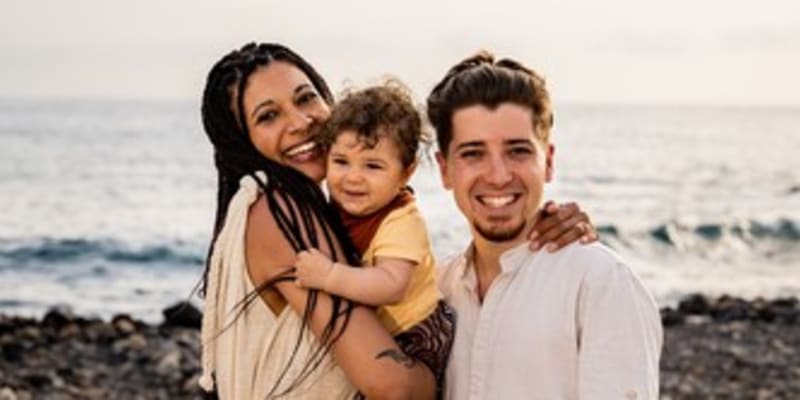 Umělkyně Jasmine Alicia Carterová s manželem a synem