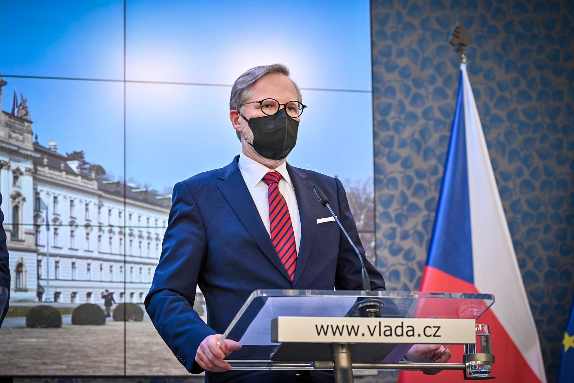 Premiér Petr Fiala (ODS) oznámil konec plošných kompenzací.