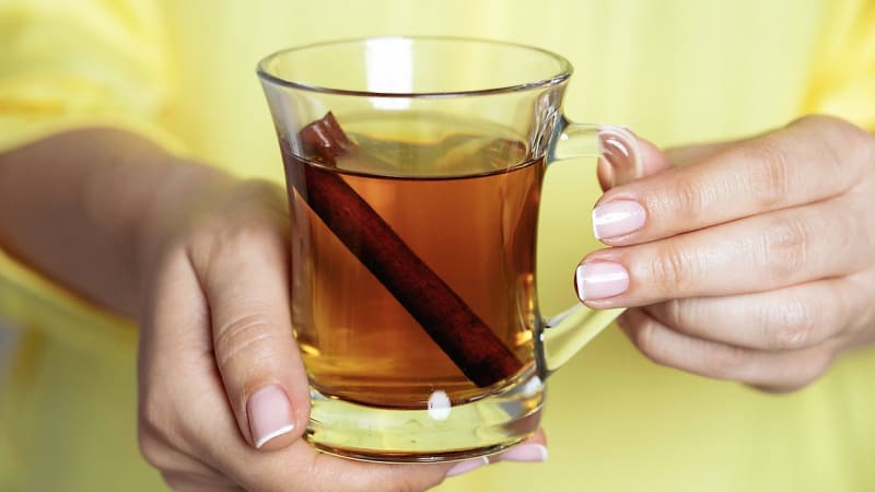 Skořivoý čaj pomáhá při plynatosti a průjmu, ulevuje při nadýmání i při kašli a rýmě.