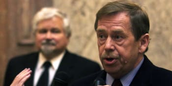 Pithart: Nikdy mě nenapadlo, že by Havel mohl být vůdce. Jak na prezidenta vzpomíná?