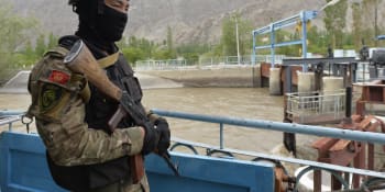 Střet na hranicích mezi Kyrgyzstánem a Tádžikistánem, střílejí po sobě pohraničníci
