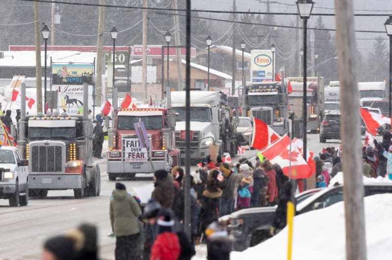 Kanadský konvoj protestujících kamioňáků míří do Ottawy.