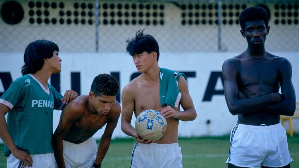 Kazujoši Miura na fotografii z roku 1990, kdy hrál v Brazílii za Santos.