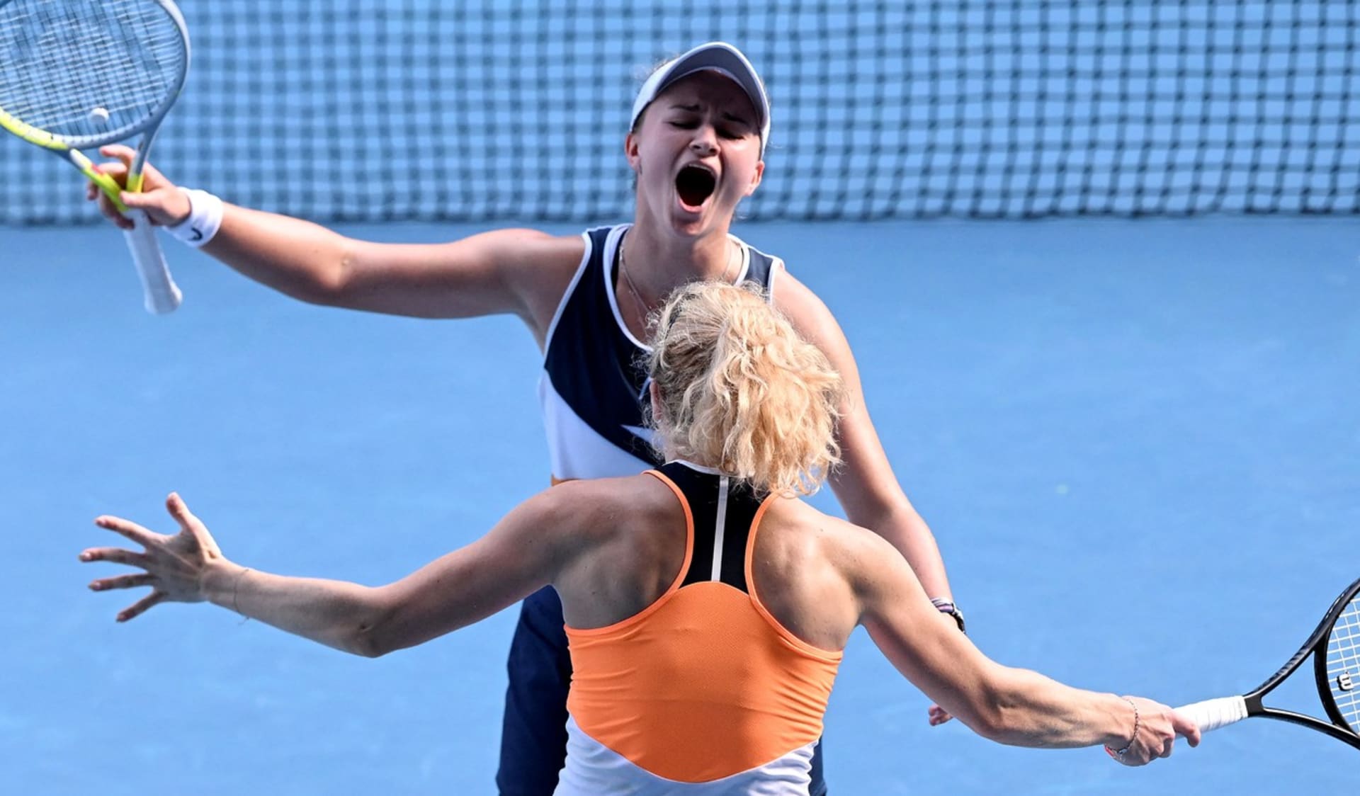 Barbora Krejčíková a Kateřina Siniaková vyhrály tenisové Australian Open.