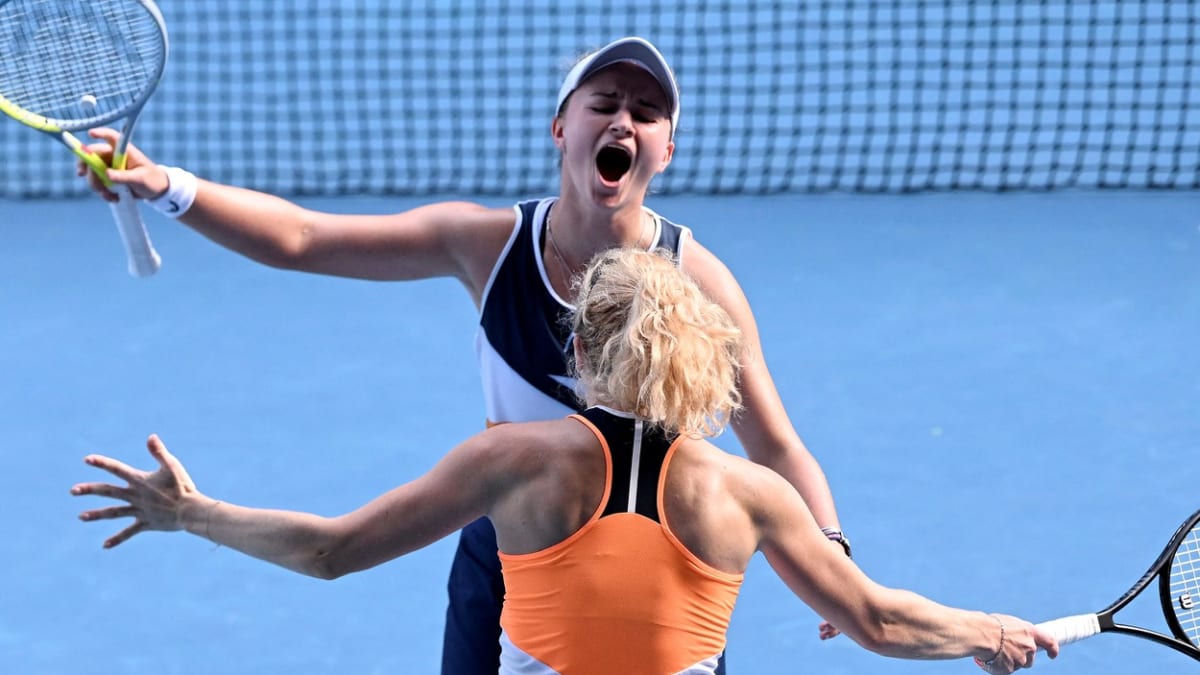 Barbora Krejčíková a Kateřina Siniaková vyhrály tenisové Australian Open.
