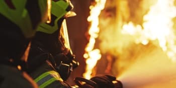 Při požáru rodinného domu našli olomoučtí hasiči člověka bez známek života. Další je zraněný