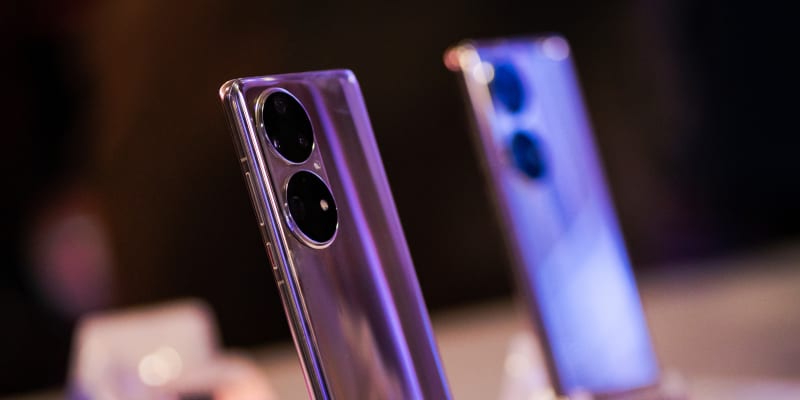 Nové vlajkové telefony Huawei P50 Pro a P50 Pocket přejdou do volného prodeje na začátku února.