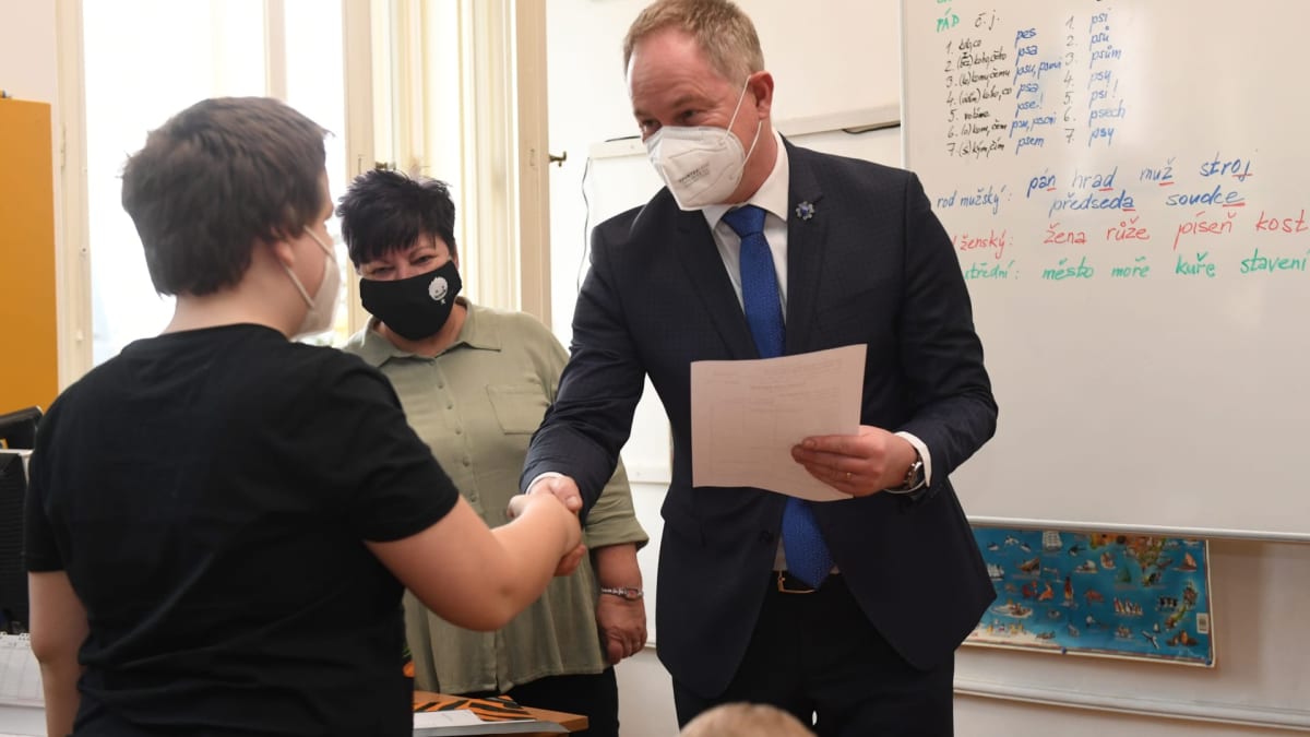 Podoba testování ve školách se v příštích dvou týdnech měnit nebude, řekl ministr školství Petr Gazdík (STAN).