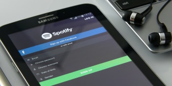 Spotify mění strategii. Po bojkotu Younga vyhlašuje boj proti dezinformacím o covidu