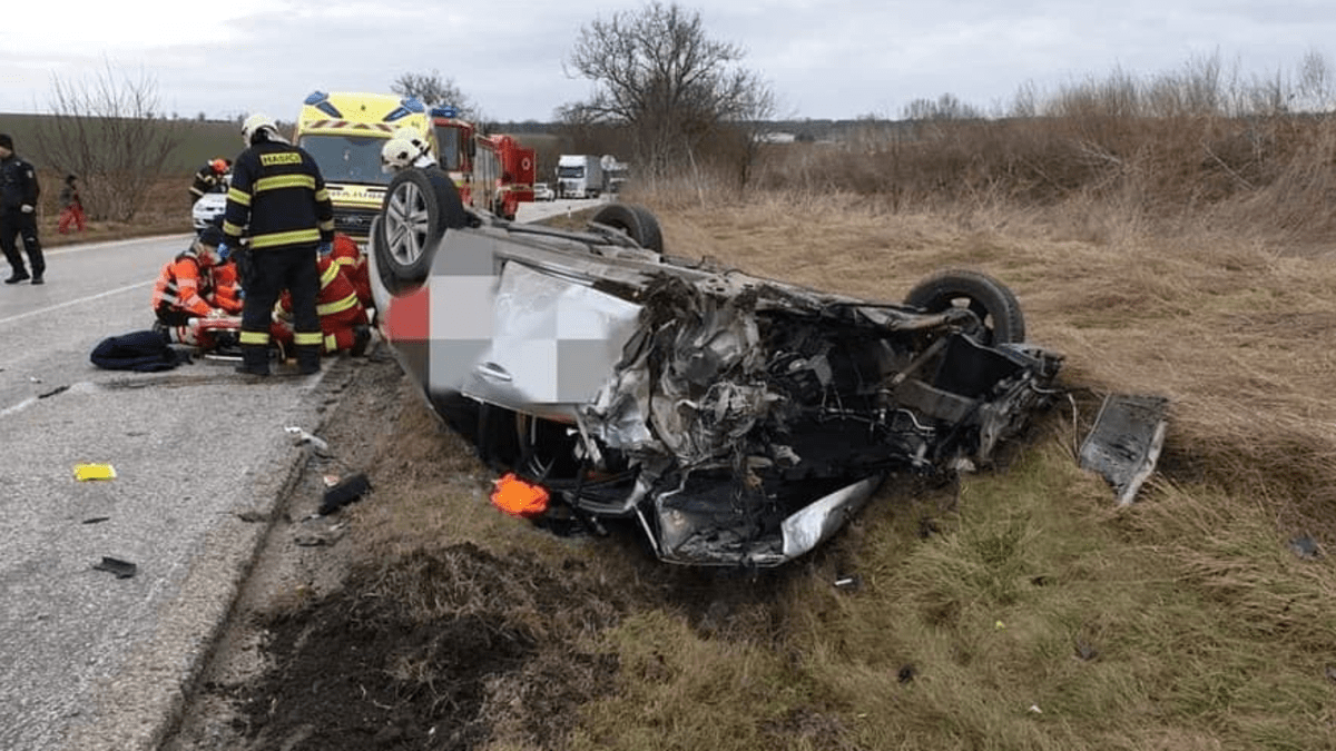 Tragická autonehoda na Slovensku si vyžádala život zkušeného policisty. 
