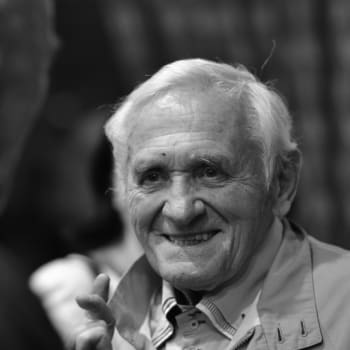 Ve věku 93 let zemřel v pondělí literární historik Radko Pytlík, odborník na dílo spisovatele Jaroslava Haška. 