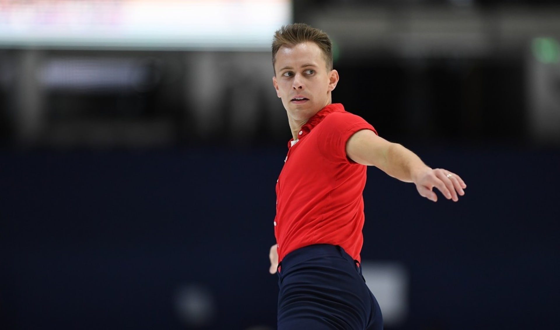 Krasobruslař Michal Březina bude českým vlajkonošem při zahájení olympijských her v Pekingu. Asistovat mu bude kapitánka hokejistek Alena Mills.