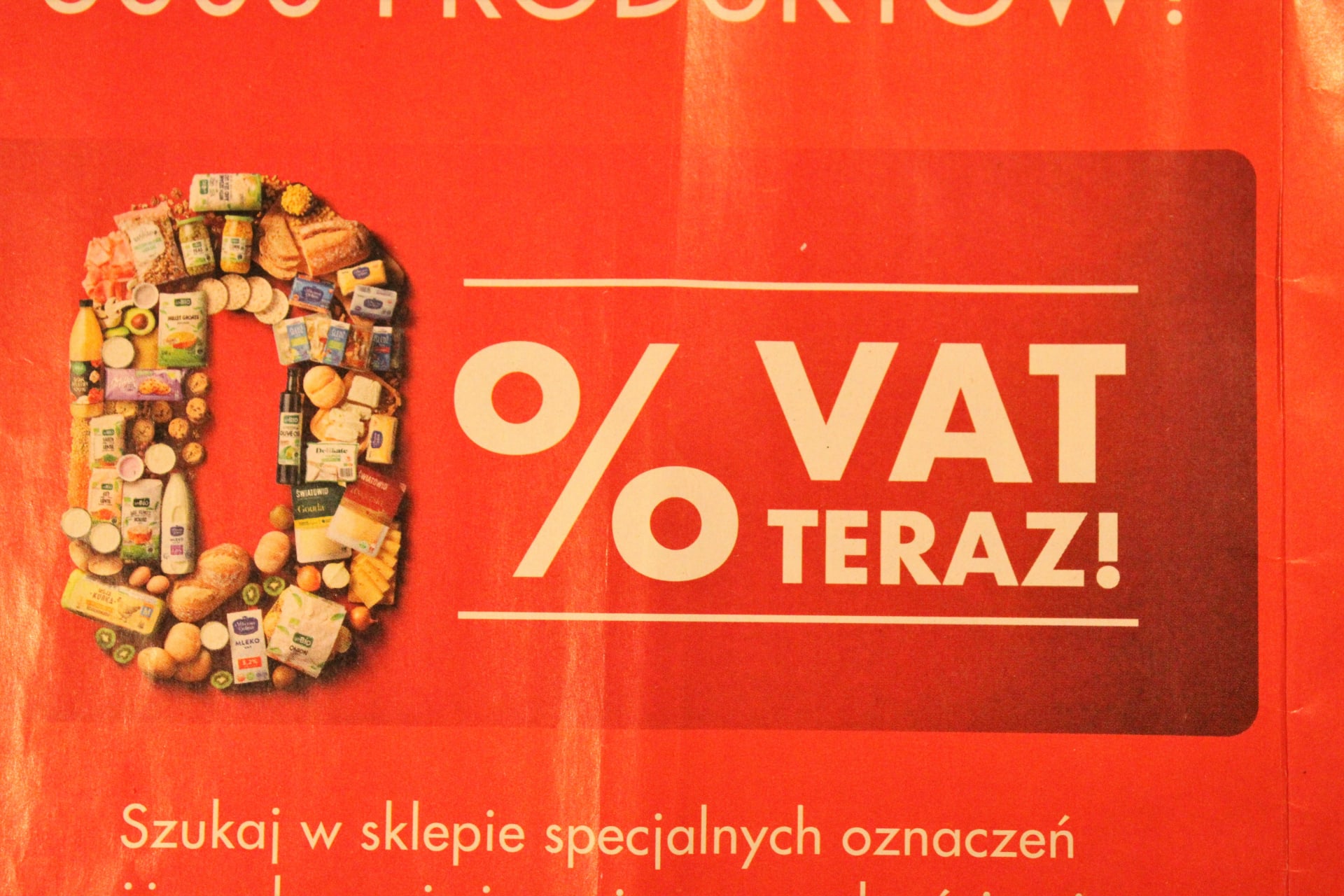 Od úterý 1. února polská vláda zrušila DPH na základní potraviny. Řetězec Biedronka nabízí bez DPH (polsky VAT) 3000 produktů.
