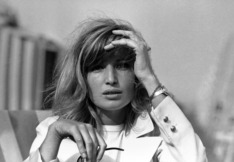 Monica Vittiová pózuje fotografům na banátském filmovém festivalu v roce 1964