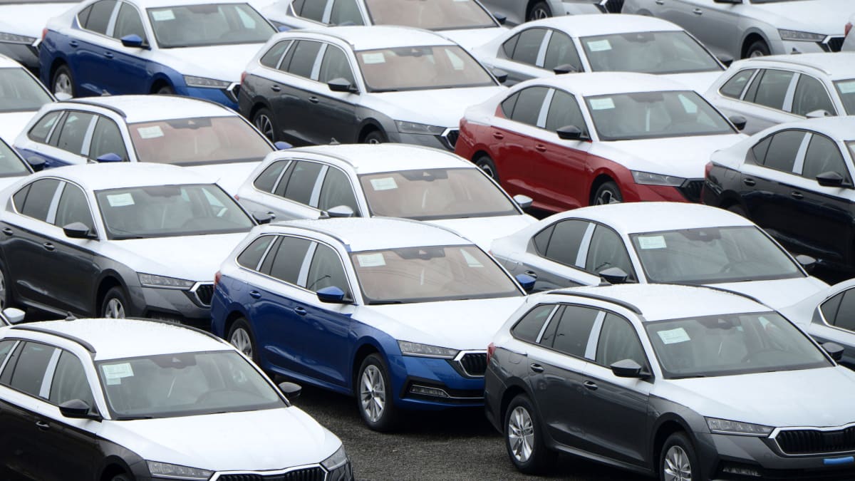 Staronový lídr prodejů nových aut se jmenuje Škoda Octavia. V lednu se jí prodalo 2692 kusů. I dalších šest míst patří škodovkám.