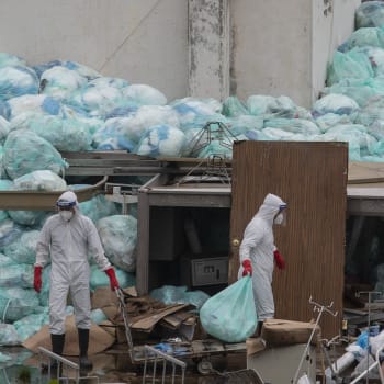 Pytle s pandemickým odpadem v Mexiku.