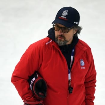 Trenér českých hokejistek Tomáš Pacina na tréninku v rámci ZOH 2022 v Pekingu. 