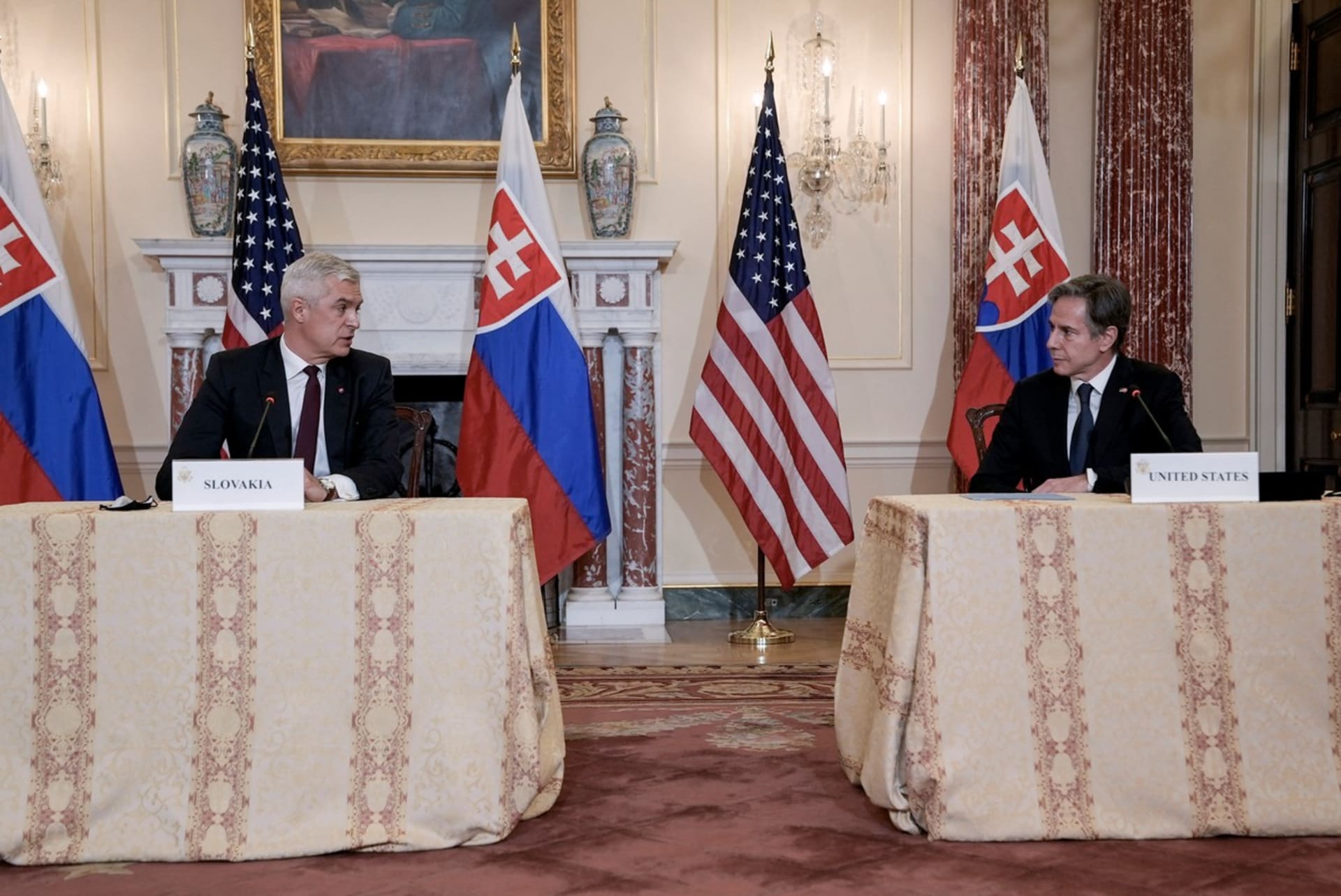 Bývalý slovenský ministr zahraničí Ivan Korčok (vlevo) se svým americkým protějškem Tonym Blinkenem.