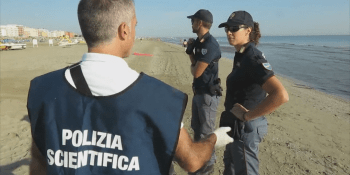 Záchranáři nalezli na pobřeží v italském Rimini tělo 37letého Čecha. Spáchal sebevraždu?