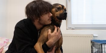 Nechtěl opustit psa, skončil na ulici. Pomoc našel v azylovém domě v Praze