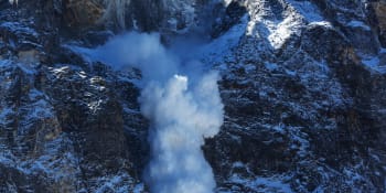 Počet obětí po pátečních pádech lavin v Rakousku stoupl na šest. Zemřel i zkušený freerider