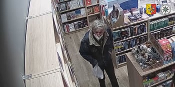 Z pražského knihkupectví muž během dvou týdnů odnesl 78 knih. Pátrá po něm policie