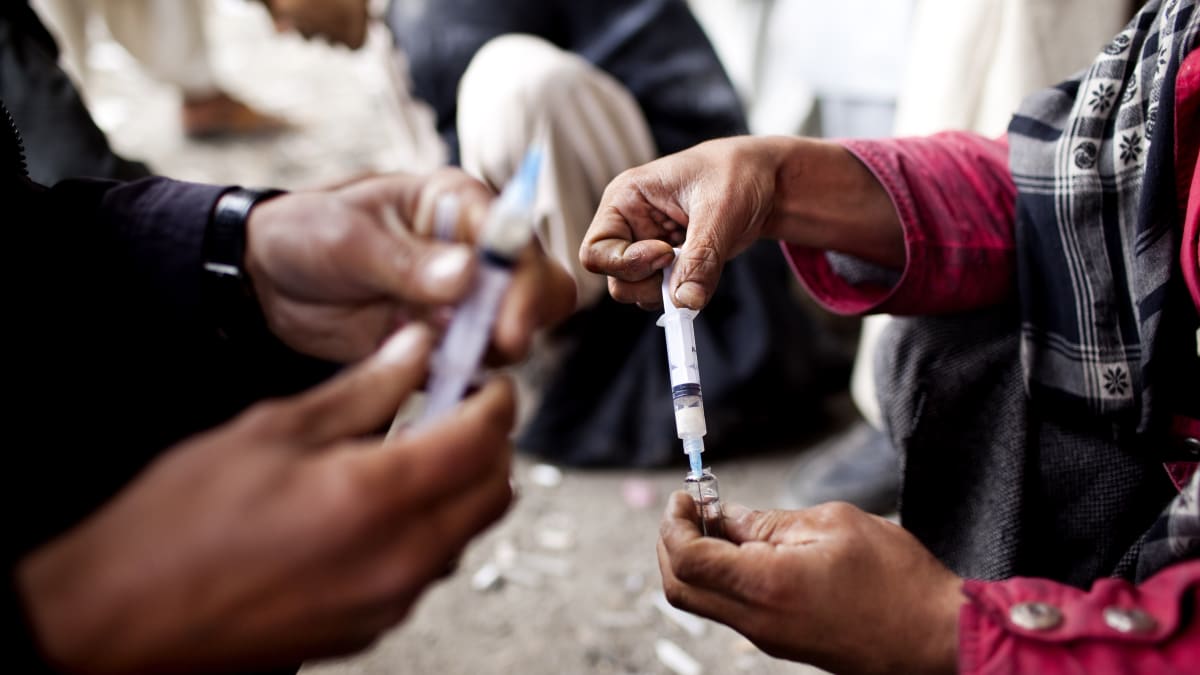 Nelegální drogy jsou v Afghánistánu velkým problémem.