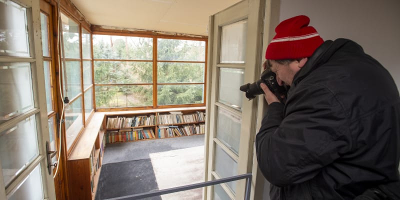 O mimořádné otevření chaty spisovatele Bohumila Hrabala v Kersku na Nymbursku byl zájem.