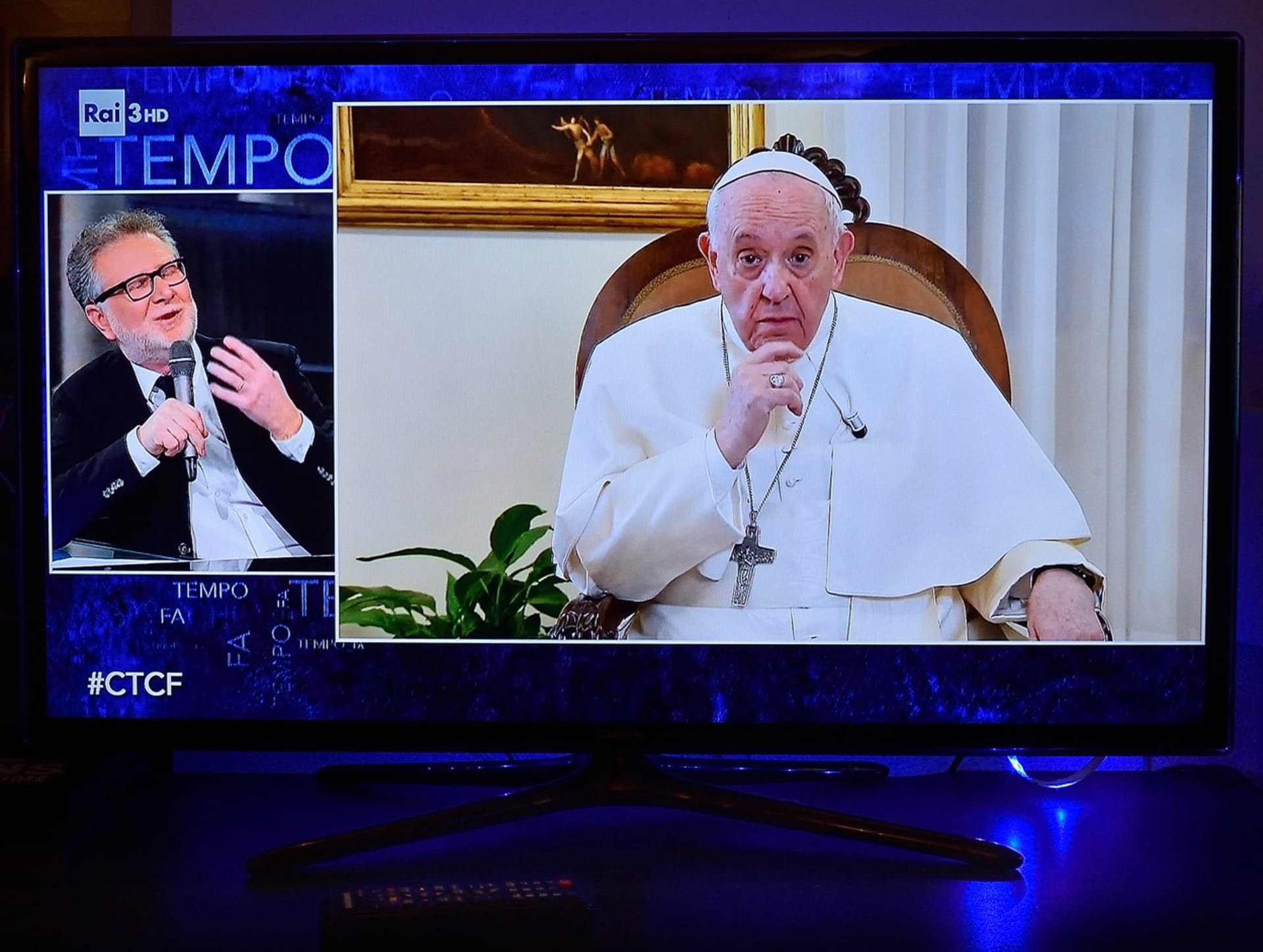 Papež František ve vysílání italské talkshow Jaké je počasí?