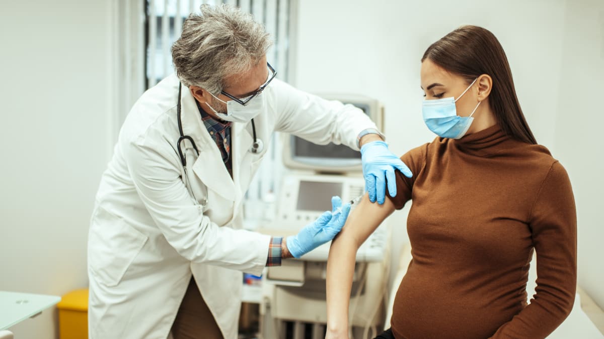 Očkování je vhodné pro těhotné a nemá vliv na plodnost, zní od amerických vědců.
