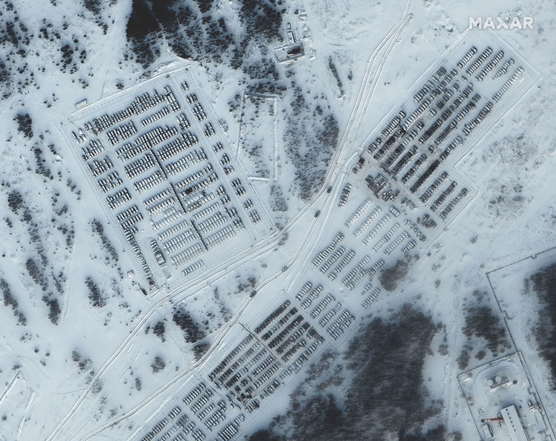 Satelitní snímky k přesunu ruských vojáků u v Bělorusku poblíž hranic s Ukrajinou.