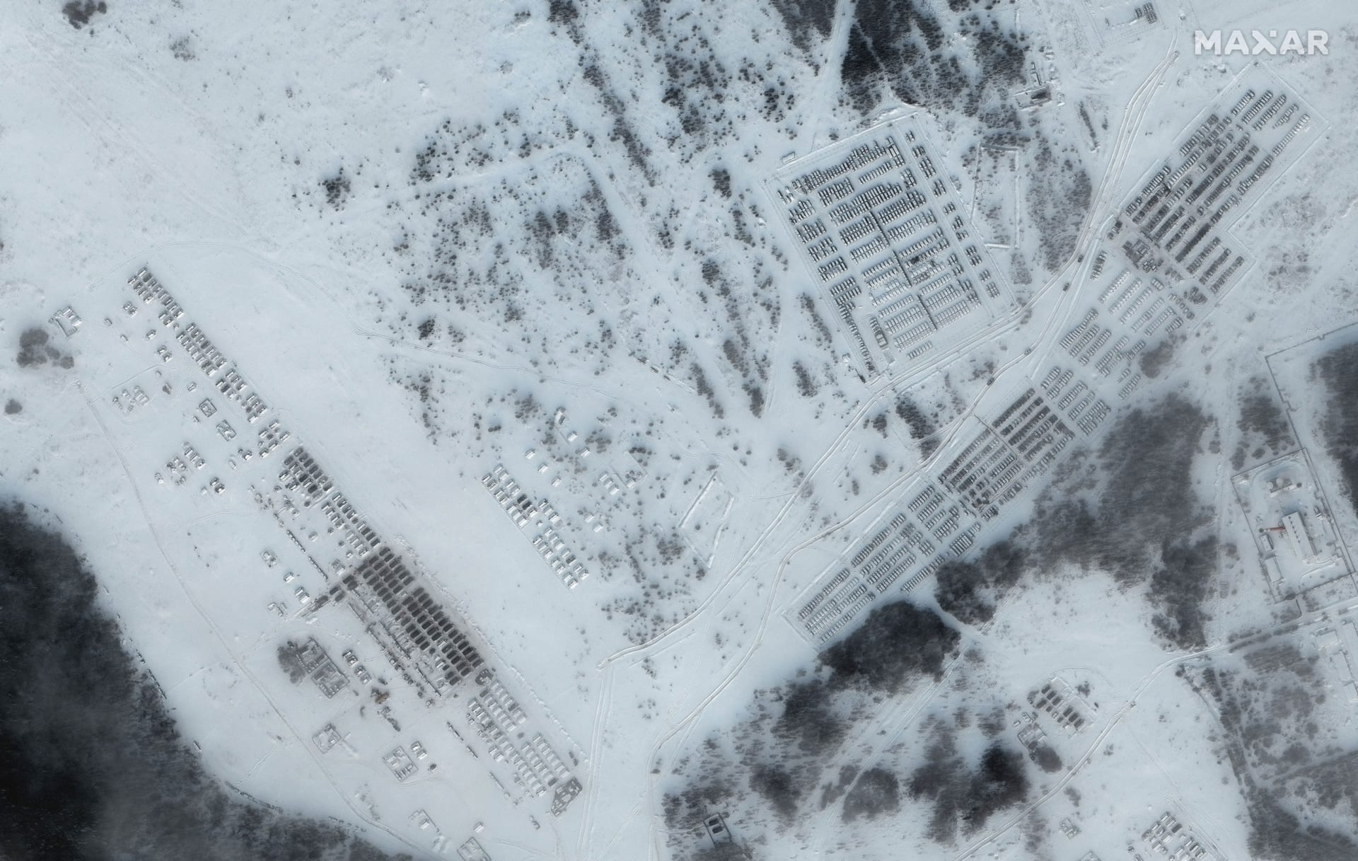 Satelitní snímky k přesunu ruských vojáků u v Bělorusku poblíž hranic s Ukrajinou.