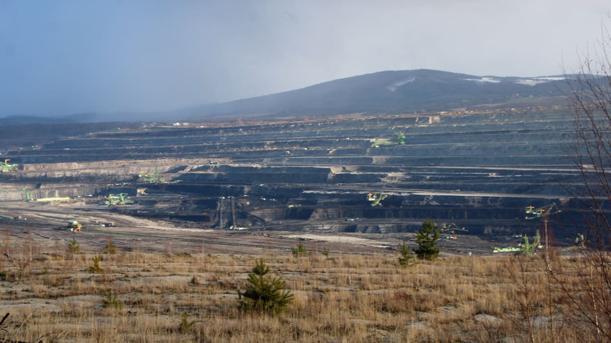 Hnědouhelný důl Turów v Polsku, snímek od silnice z Hrádku nad Nisou do města Bogatynia
