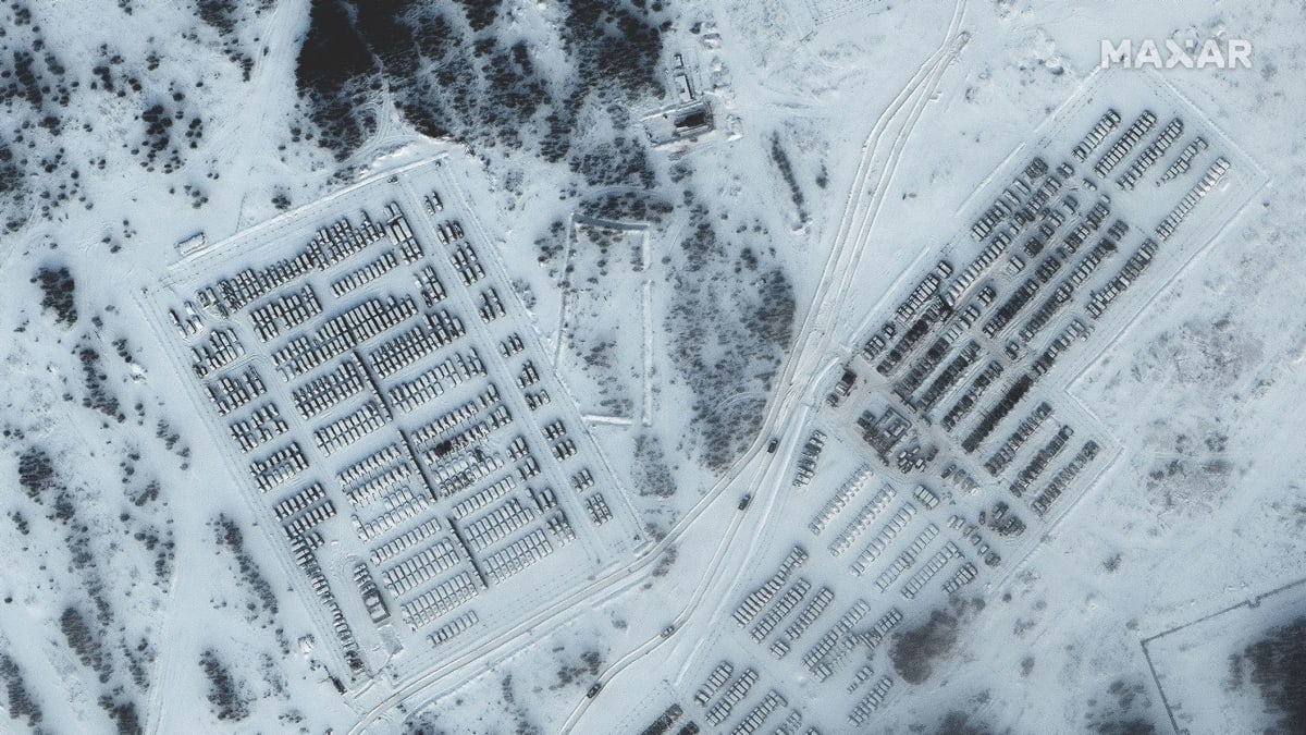 Satelitní snímky k přesunu ruských vojáků u hranic s Ukrajinou.