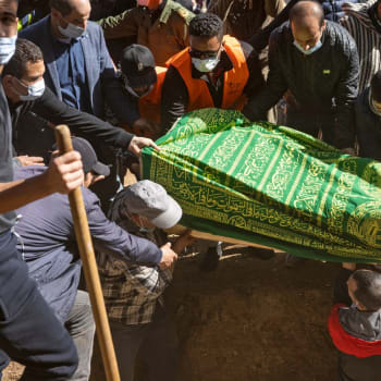 Maroko v pondělí pohřbilo pětiletého Rajána, chlapce, který byl několik dní uvězněn ve studni.