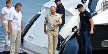 Putinova luxusní jachta spěšně odplula z Německa. Média spekulují o obavě ze sankcí
