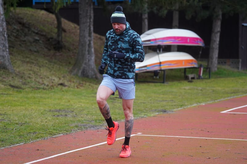 Moderátor Petr Vágner  loni v září absolvoval víc než 360 kilometrů dlouhý závod Vltava Run.