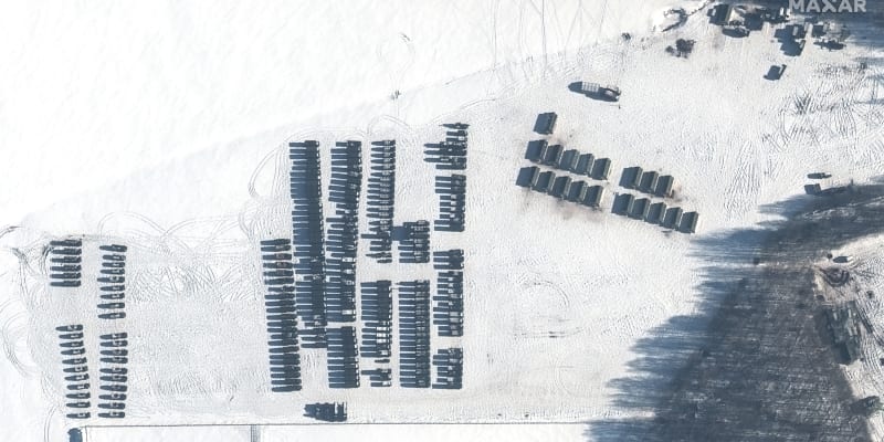 Satelitní snímky k přesunu ruských vojáků u hranic s Ukrajinou.
