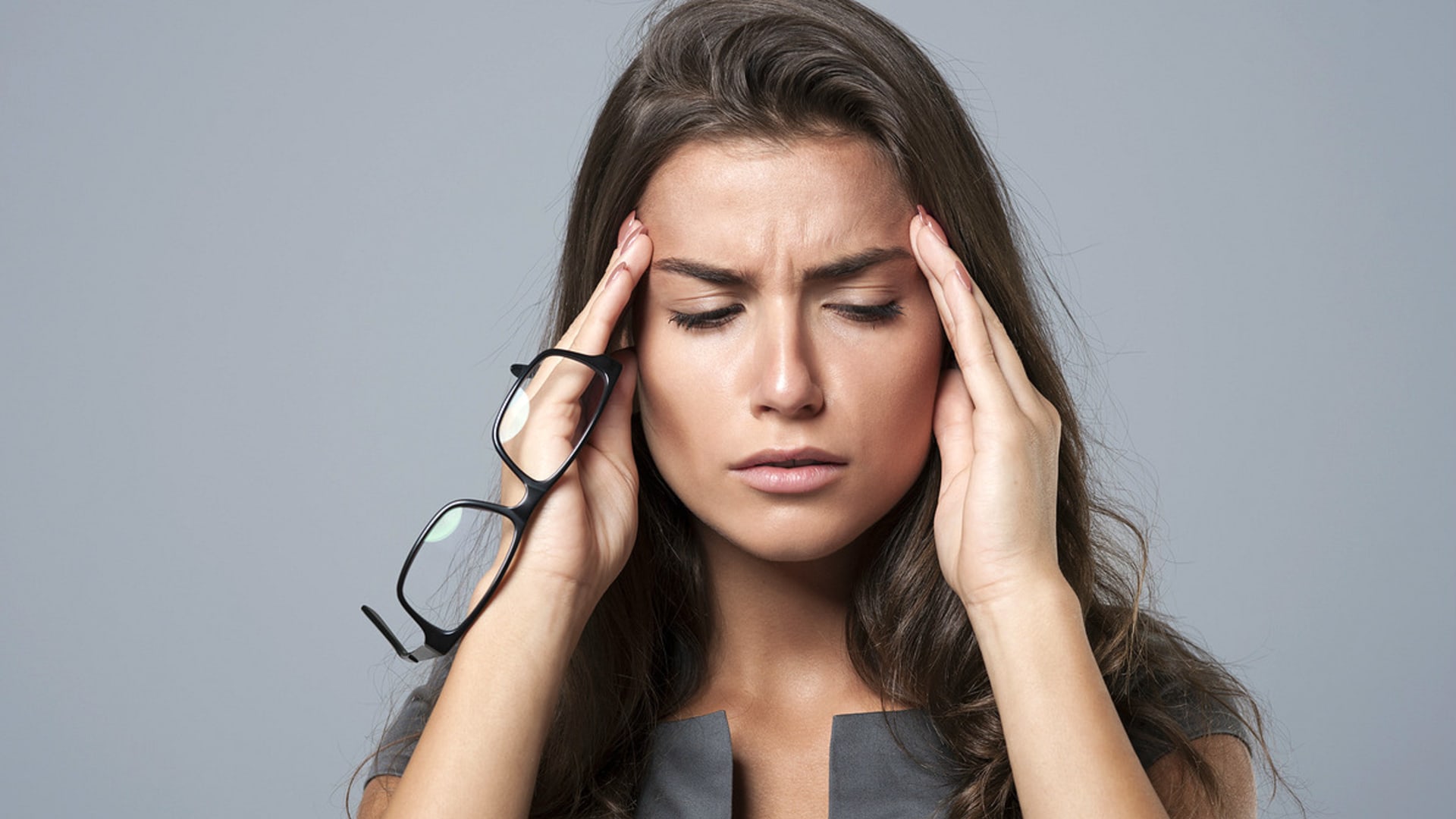 Migréna: co ji spouští a jak si s ní poradit