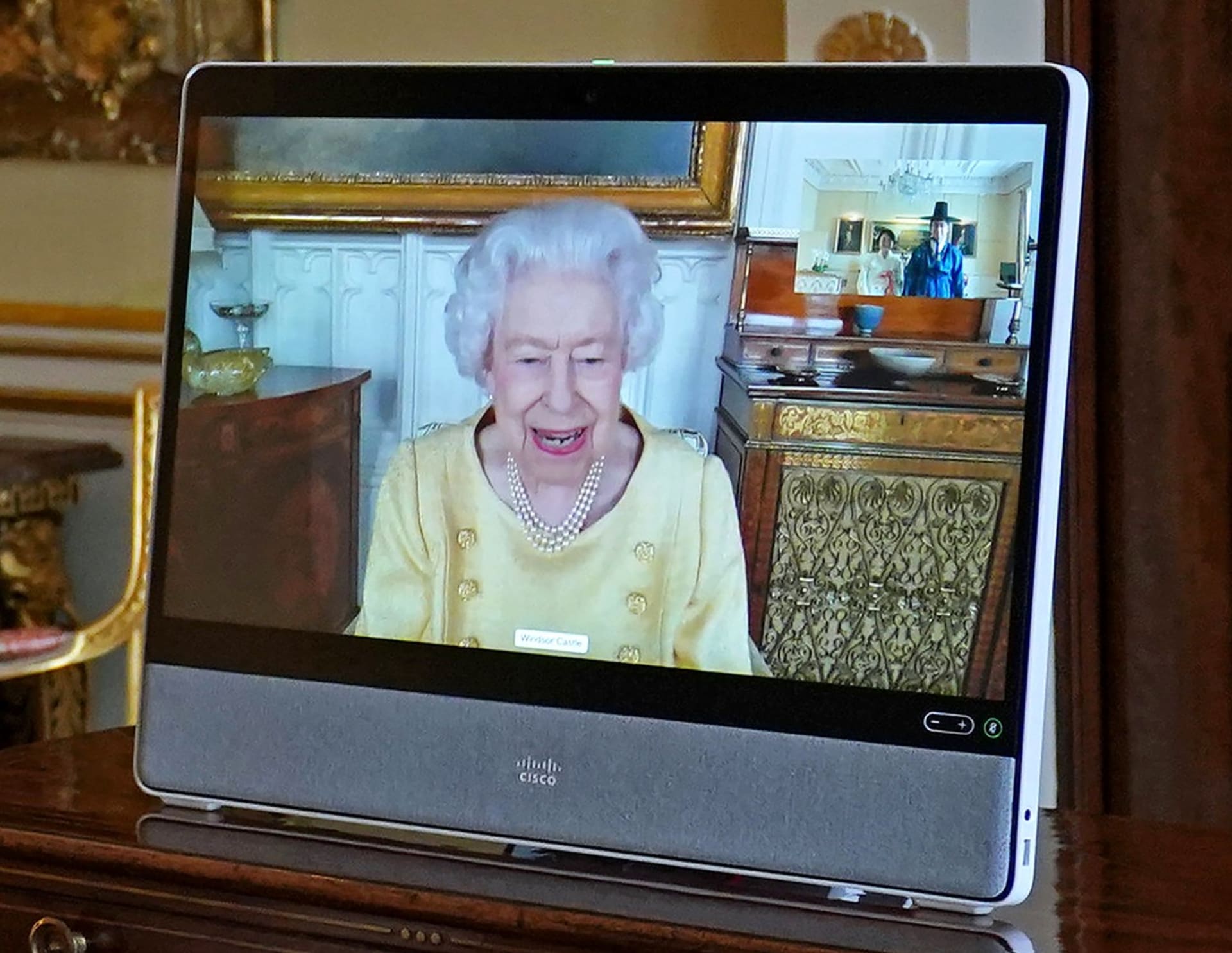Královna momentálně pořádá jen virtuální setkání