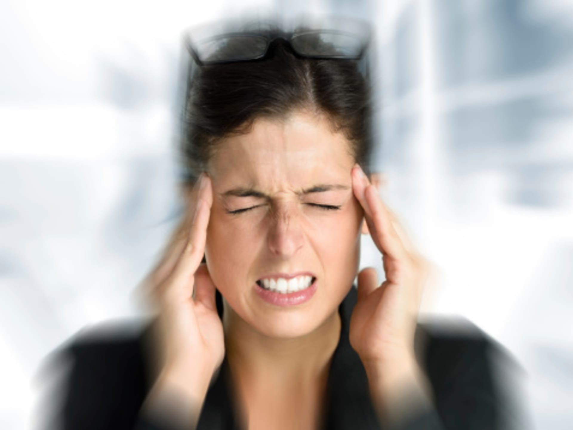 Prudká bolest hlavy může znamenat "jen" migrénu, ale i něco mnohem horšího