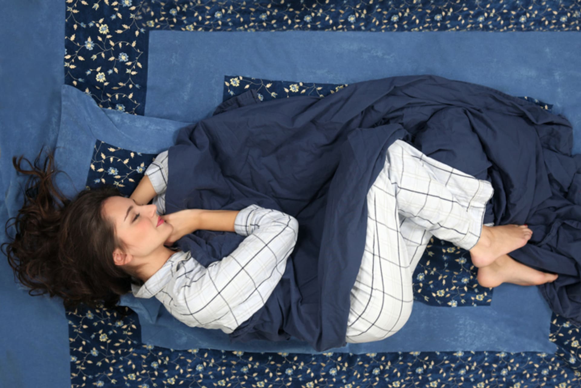 Jakou polohu máme při spánku zaujmout, abychom se co nejlépe vyspali?