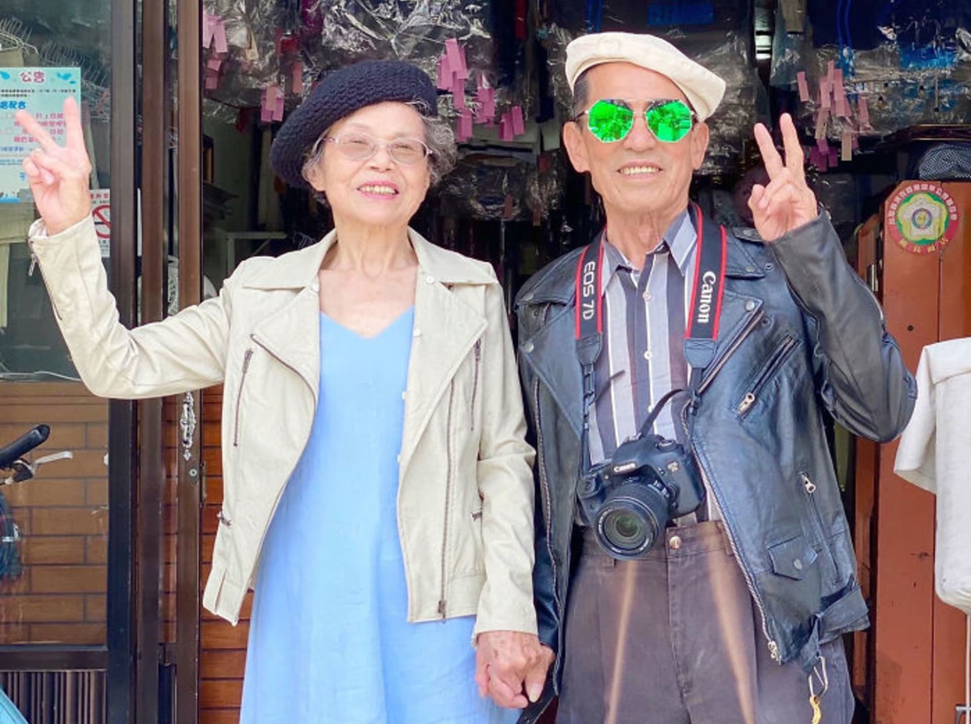 80 letý pár je hitem sociálních sítích. Tvoří outfity z oblečení, které zbylo v prádelně 1