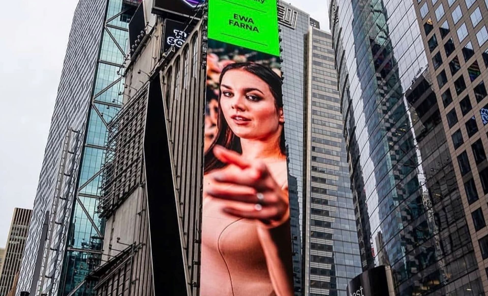 Ewa Farna na Times Square.